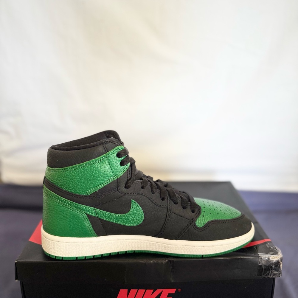 AUTHENTIC Jordan 1 Retro OG High Pine Green 2.0 size 8 555088-030 2020 PRE-OWNED - Picture 3 of 9